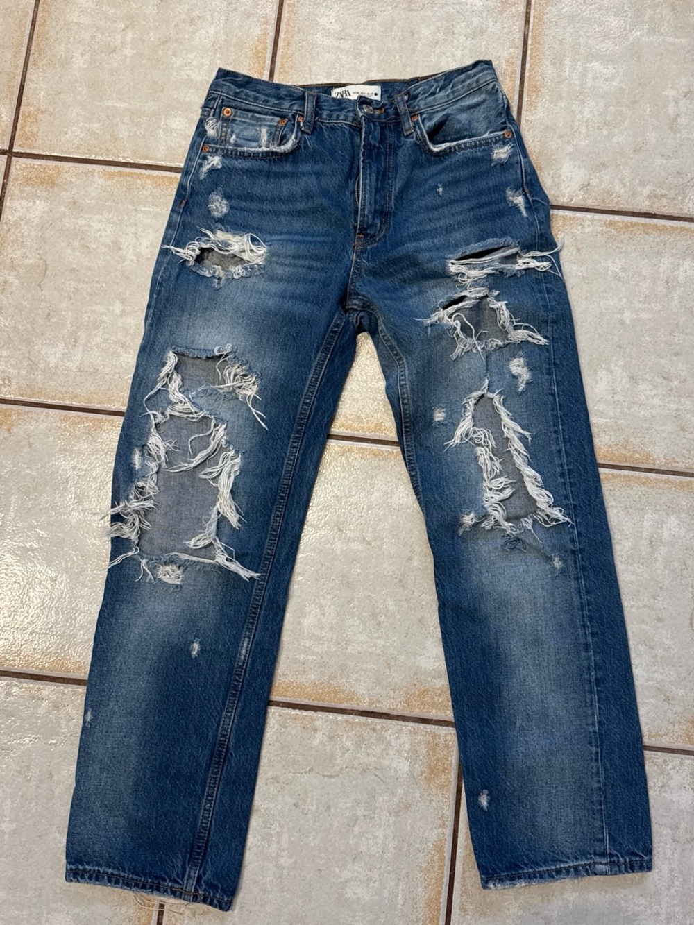 Zara Distressed Relaxed Jeans in Dark Blue